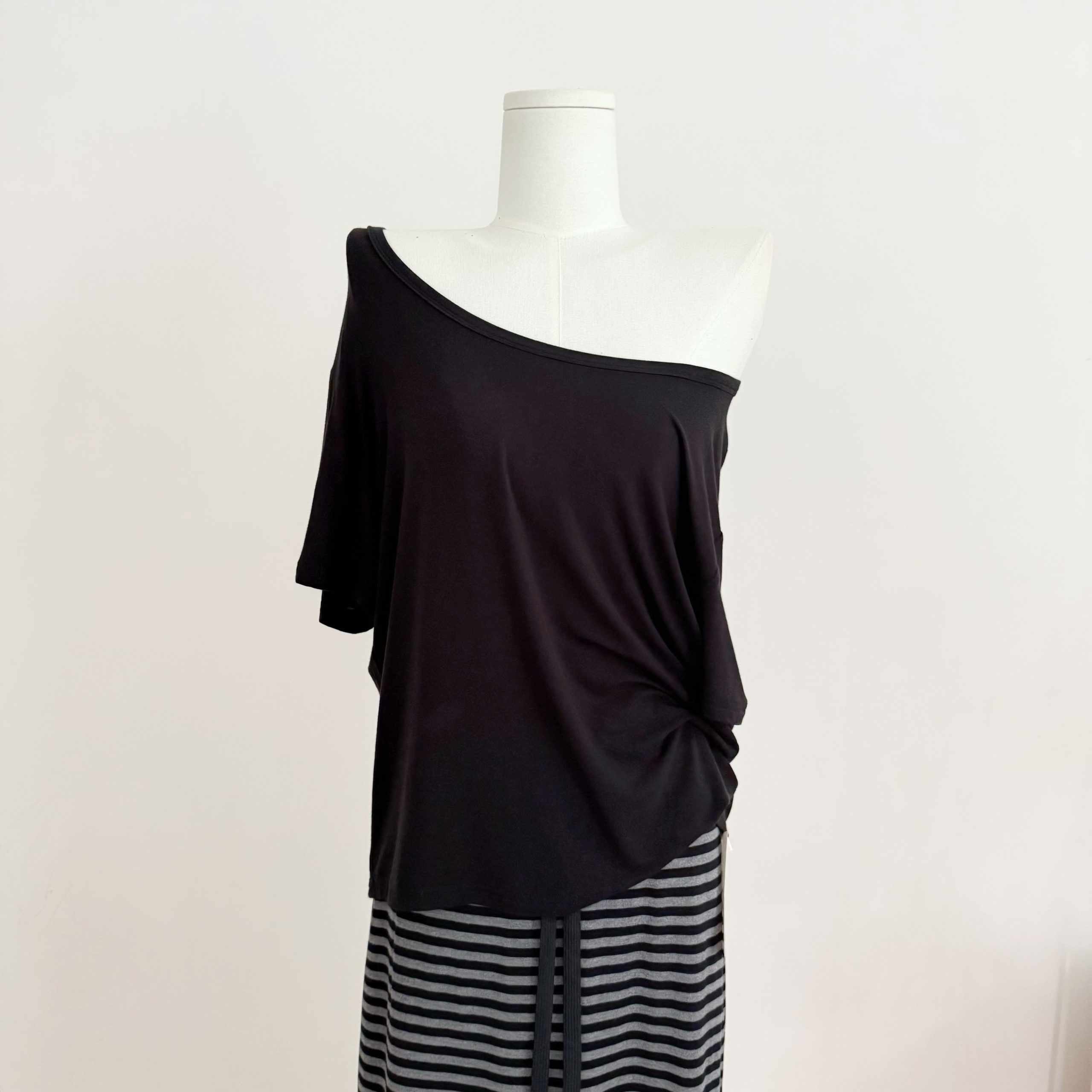 ZHOUMIAO Off-Shoulder Short Sleeve Loose Fit T-Shirt for Women Casual Summer Top - Image 4