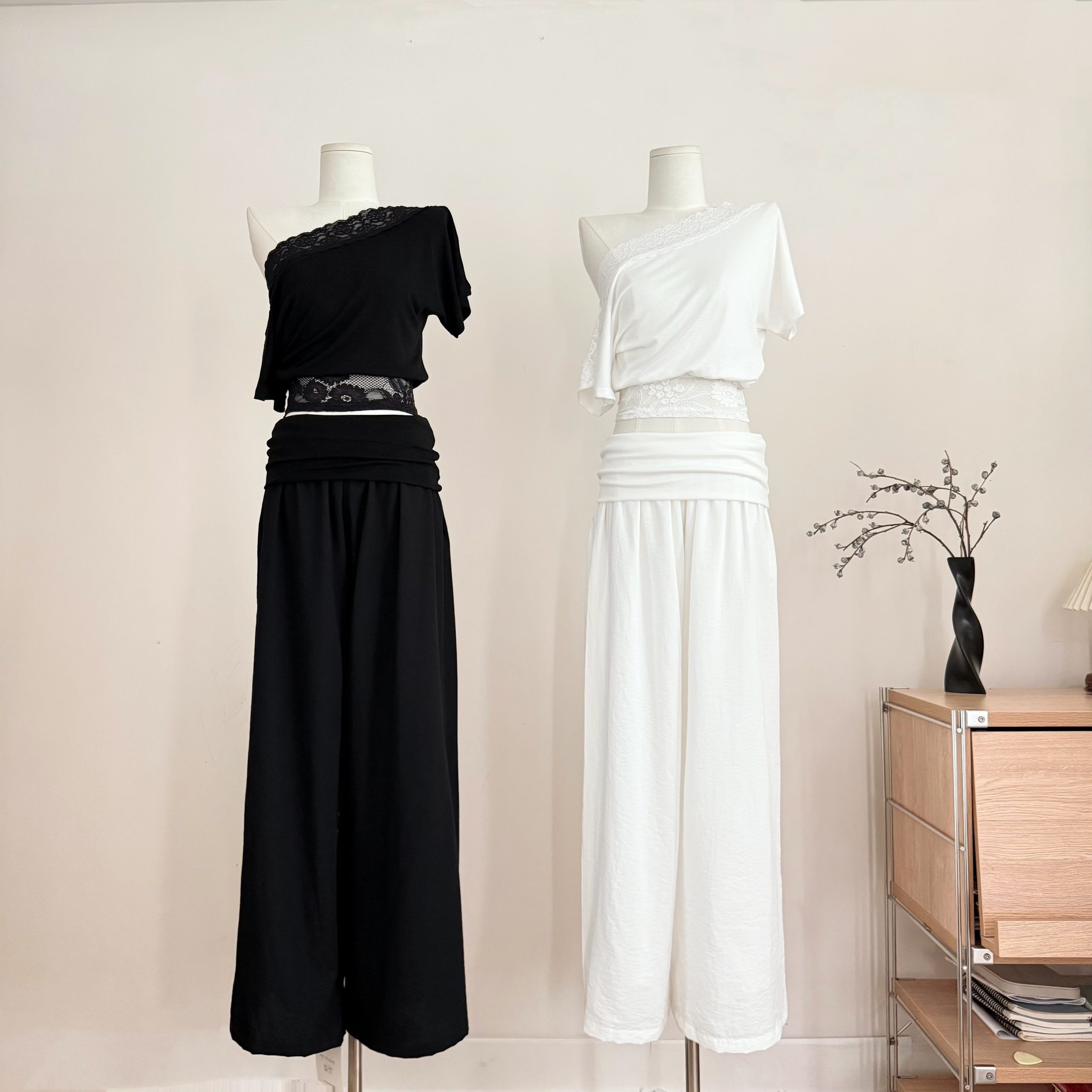 Women's One-Shoulder Lace Spliced Short Sleeve T-Shirt with Waist-Cinching Slimming Design