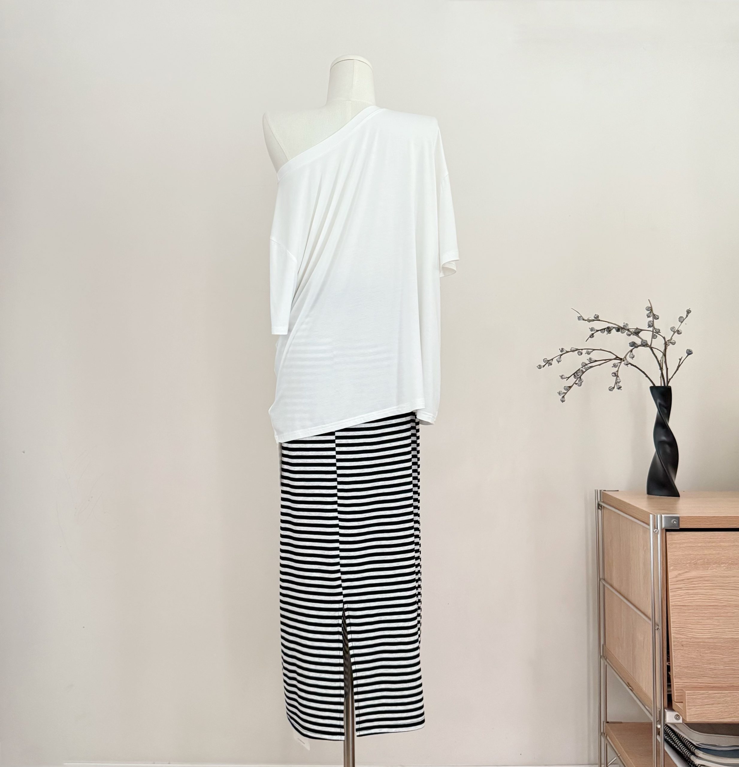 Women's One-Shoulder Short Sleeve T-Shirt Summer Knit Loose Lyocell Slimming Design Top - Image 2
