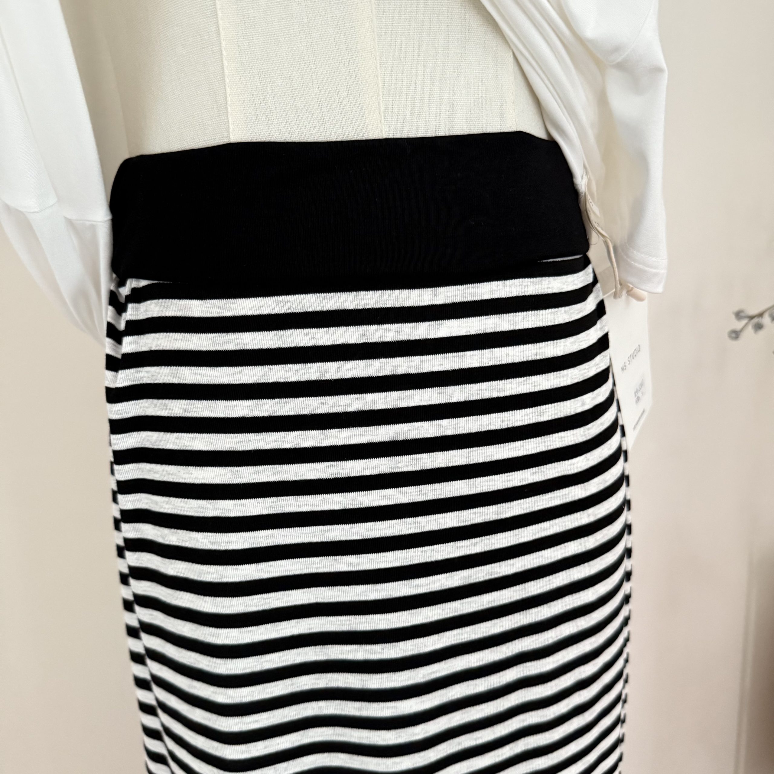 Women's One-Shoulder Short Sleeve T-Shirt Summer Knit Loose Lyocell Slimming Design Top - Image 4