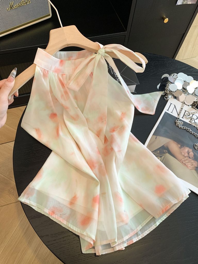 Women's Sleeveless Chiffon Shirt with Tie Detail Gradient Print