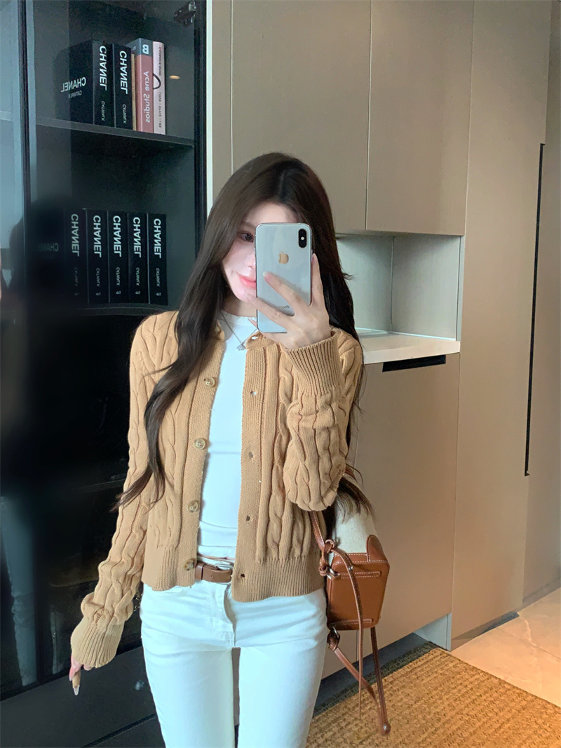 Cable Knit Round Neck Sweater Cardigan for Women - Image 2